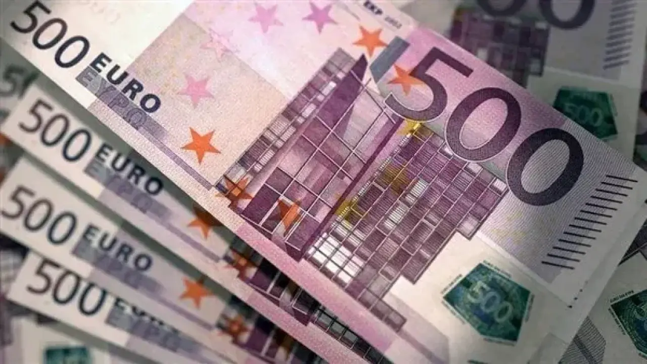 تراجع سعر صرف اليورو أمام الجنيه في البنوك المصرية بتعاملات الثلاثاء
